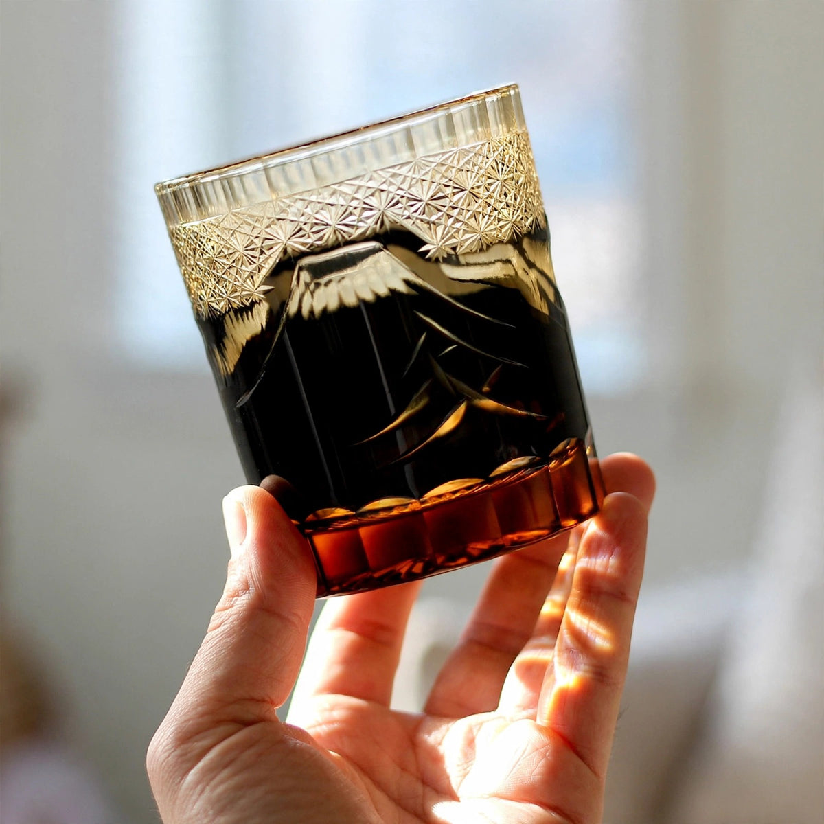 Smoke Mount Fuji Whisky Glass, hand held proof of use