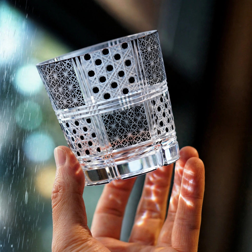 Smoke Orb Whisky Glass, hand held proof of use